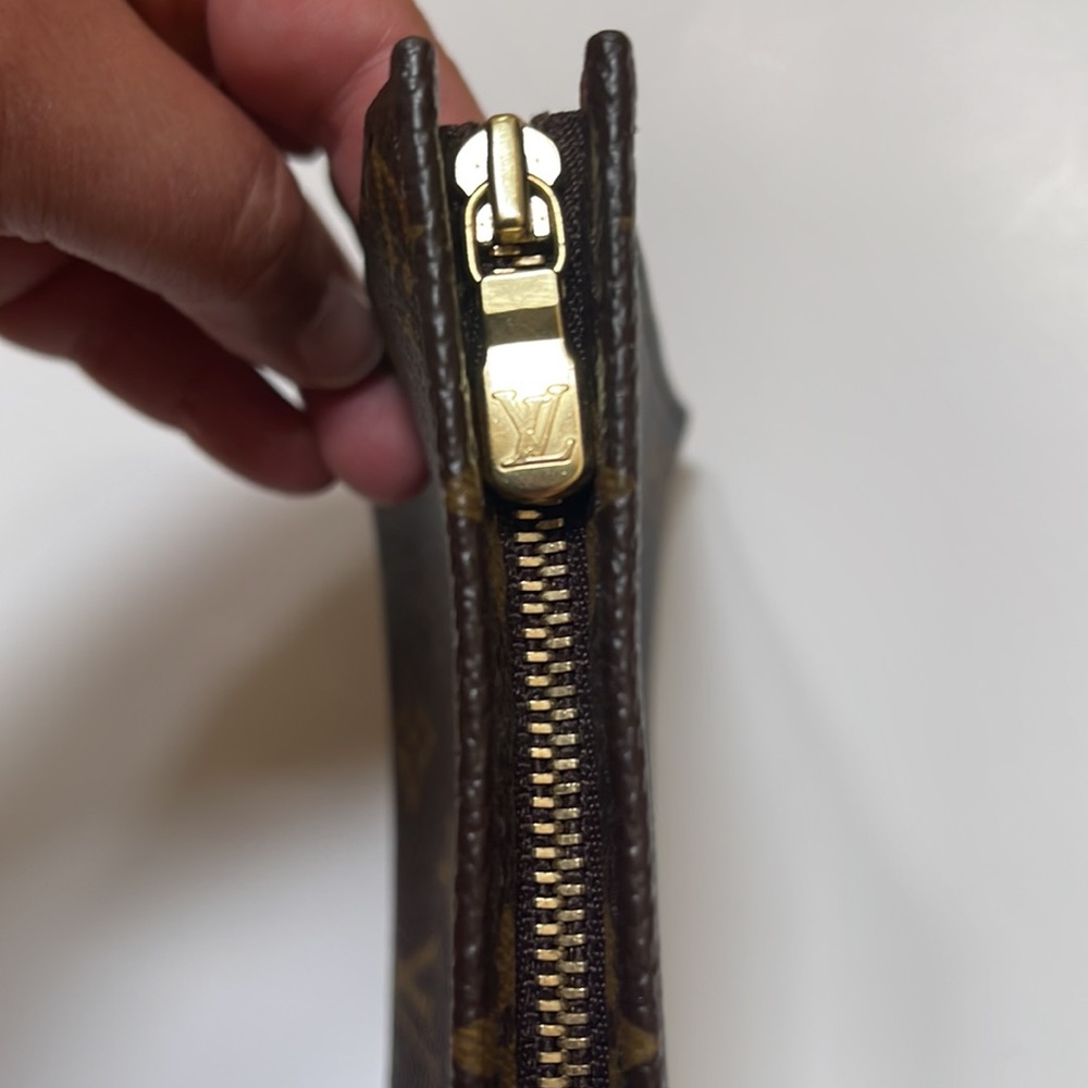 Louis Vuitton cosmetics/Toiletries bag with No strap 100% Authentic - Picture 10 of 14